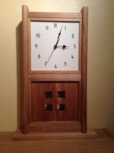 This Mackintosh style mantle clock has a pendulum